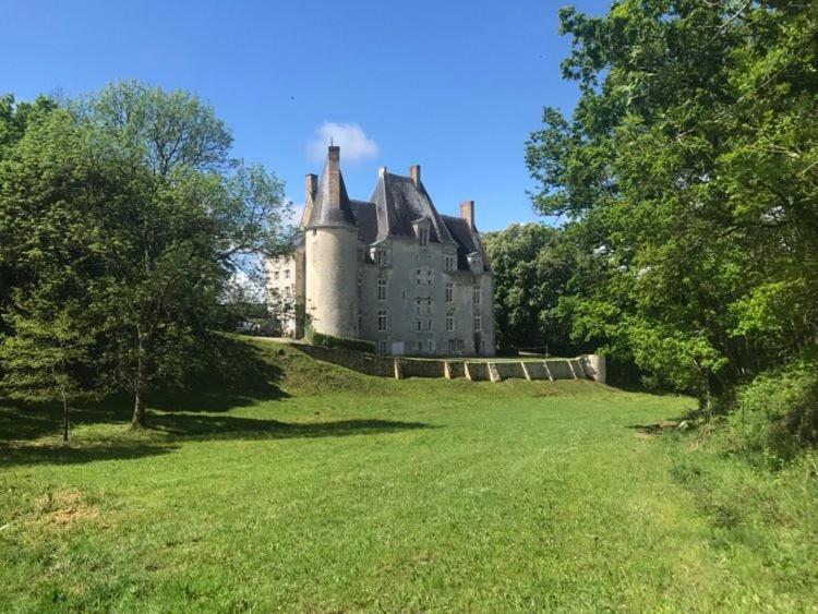 Chateau De La Lucaziere Mont-Saint-Jean  Exteriör bild